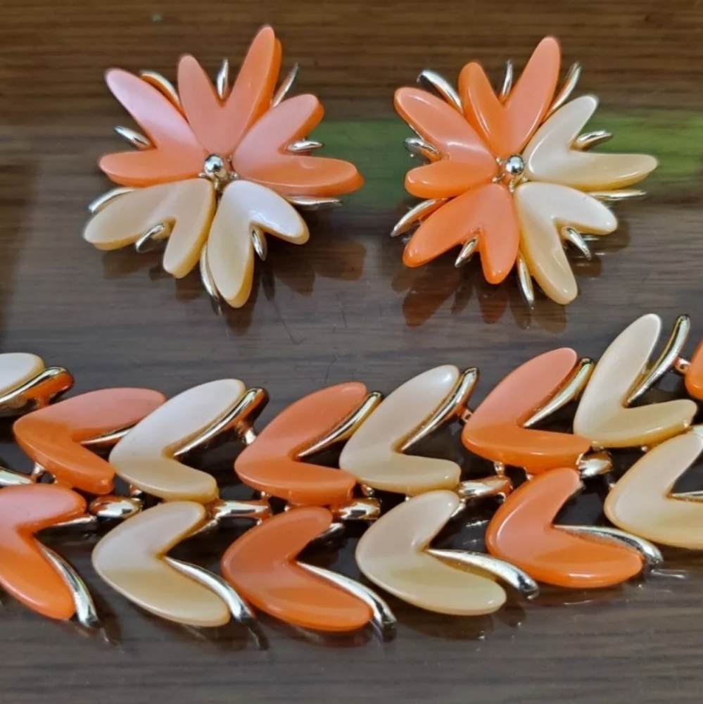 Vintage Claudette Thermoset Bracelet & Clip Earrings Set